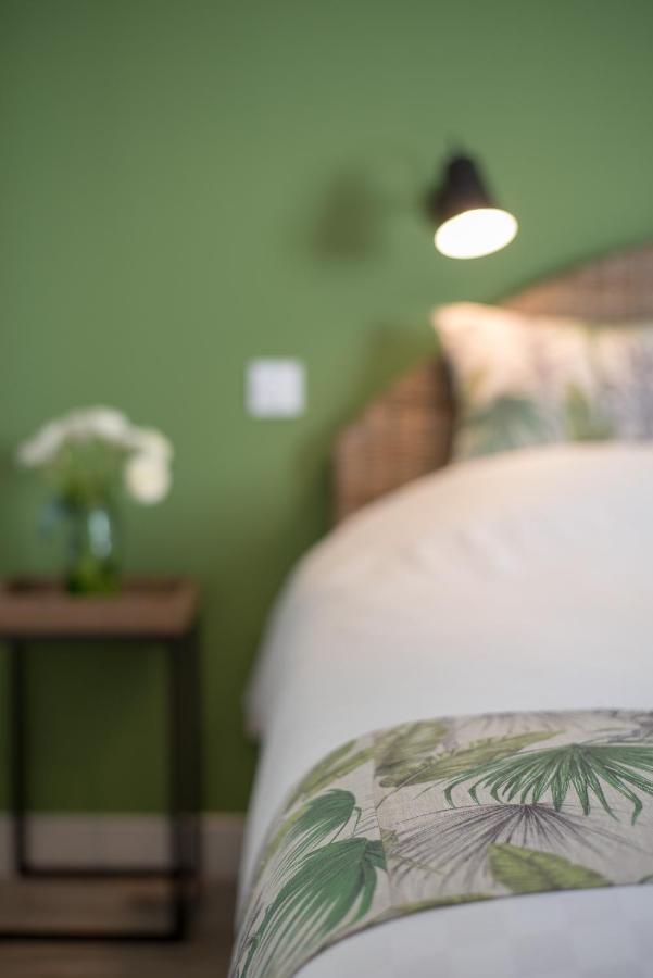 Sur Le Quai Bed & Breakfast *