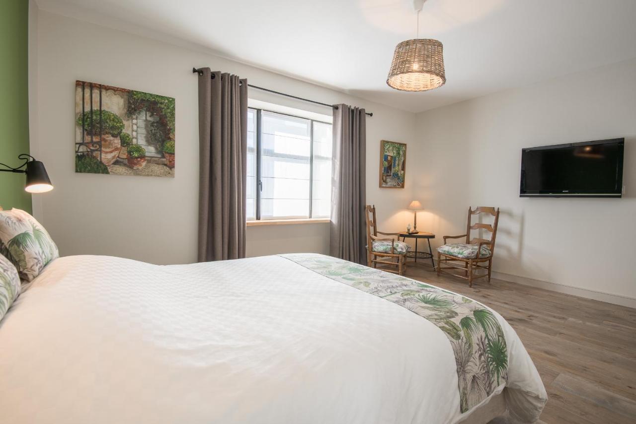 Sur Le Quai Bed & Breakfast *